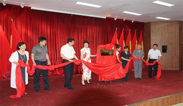 践行崇高心灵，彰显崇高形象——崇高钻研院辽阳践行基地 揭牌成立典礼隆沉进行